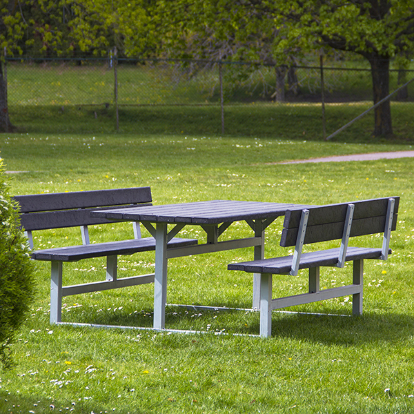 Picknickbord med ryggstöd